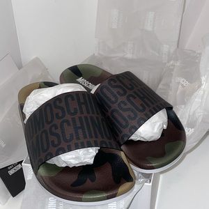 MOSCHINO Camo Pool Slide. Euro size 40.